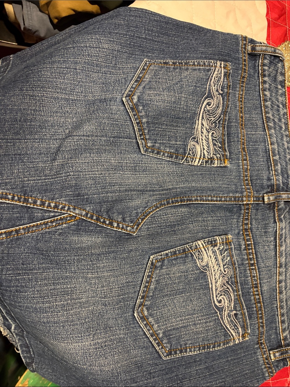 Women’s Blue Embroidered Back-Pocket Jeans